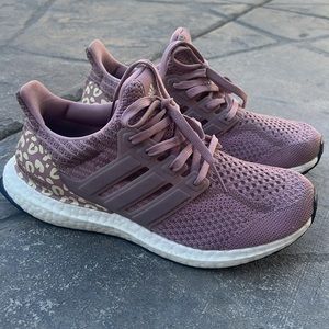 Adidas UtraBoost 5.0 DNA Womens shoes pre-owned